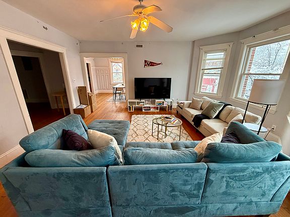 4th image of 209-211 Chestnut Hill Ave #1