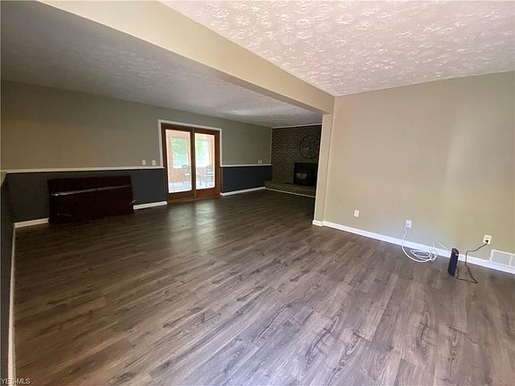 5th image of 8540 Black Oak Dr NE