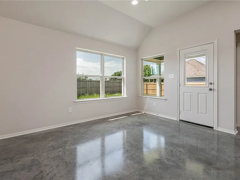2807 Messenger Way — Photo 5