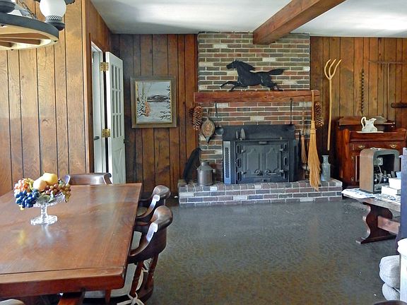 2nd image of 119 Colonial Dr