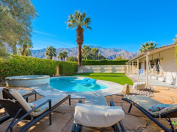 5th image of 1288 E San Jacinto Way