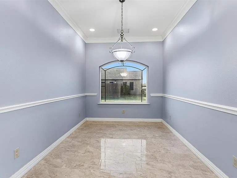 2535 Broadway St — Photo 15