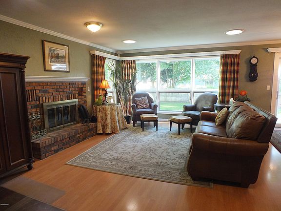 3rd image of 14142 Fox Trail Dr