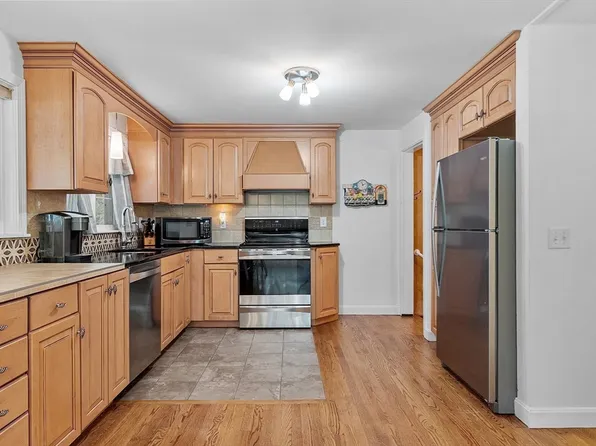59 Old Marlboro Rd, Maynard, MA 01754