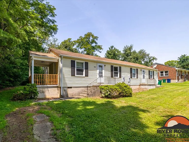 1003 Montgomery St — Photo 1