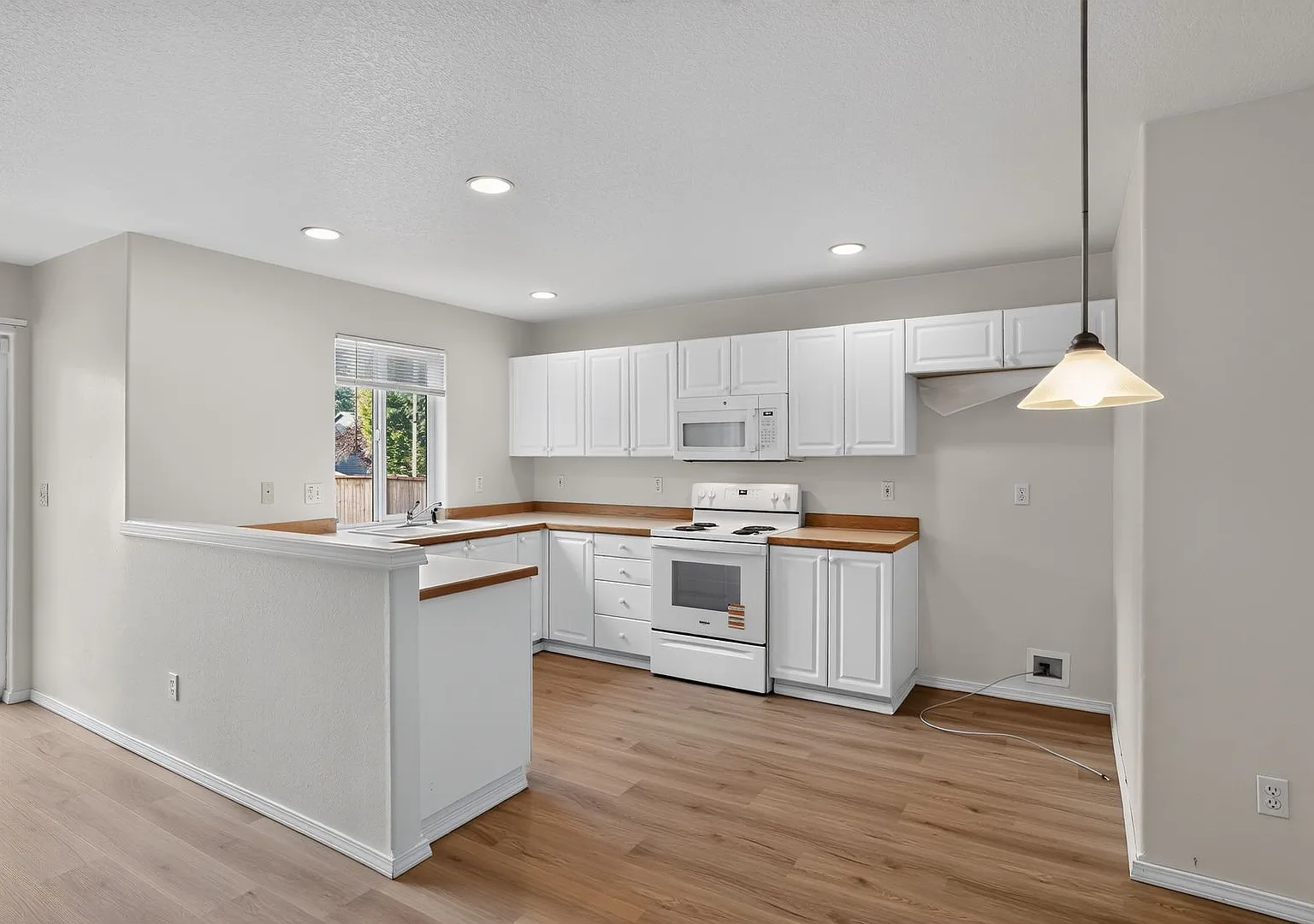 3 bed, 2.5 bath, 1513 sqft, $2,295 — Photo 4