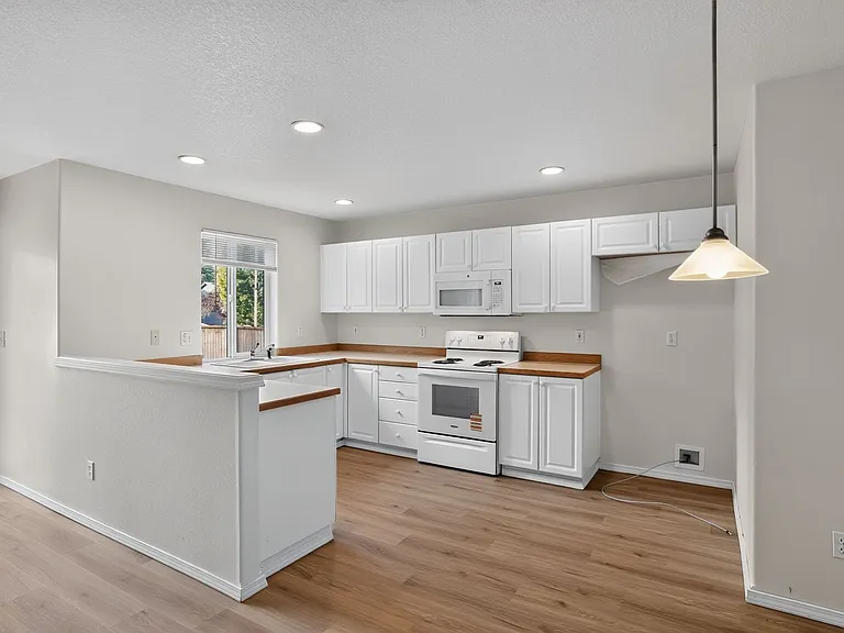 5146 NE Schoeler Cir — Photo 4