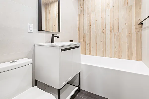 Rented by Safdie Realty Group | media 27