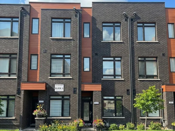 370 Red Maple Rd #13, Richmond Hill, ON L4C 5T4