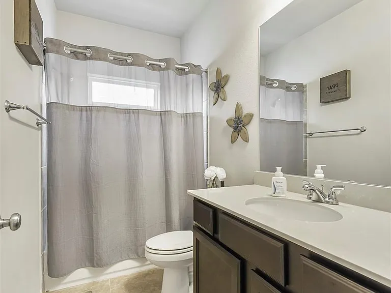 17023 Canosa Dr — Photo 28