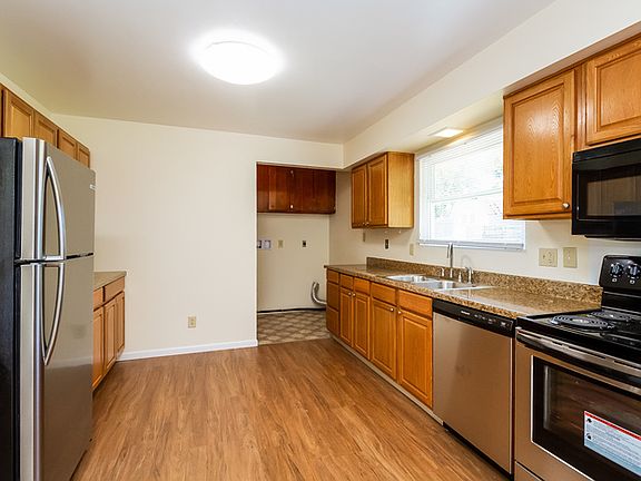 5th image of 903 Brookwood Dr