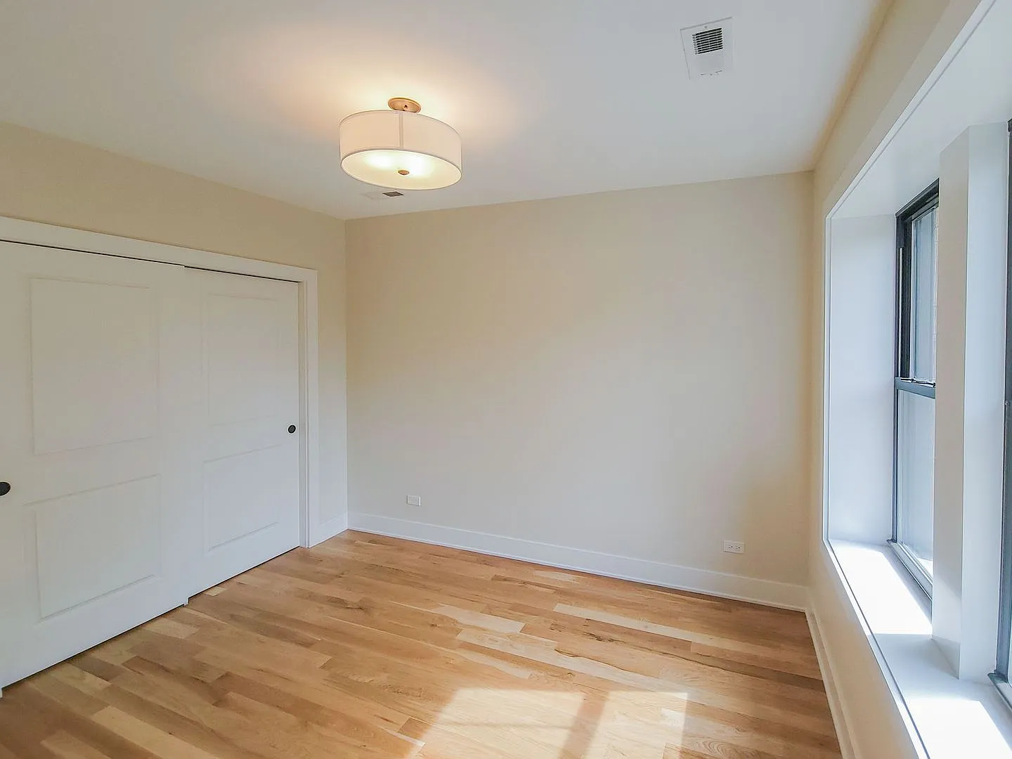 2 bed, 2.5 bath, 1175 sqft, $4,000 — Photo 3