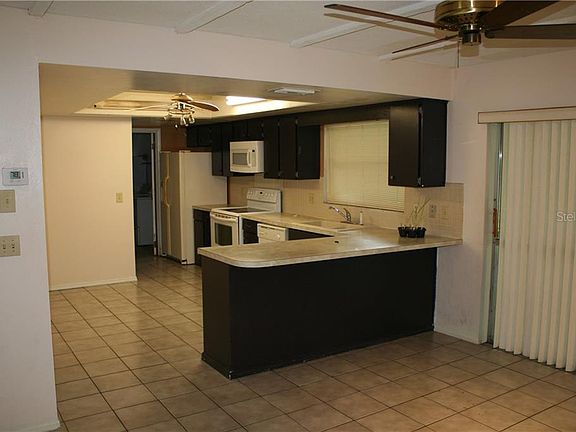4th image of 68 Carriage Hill Cir