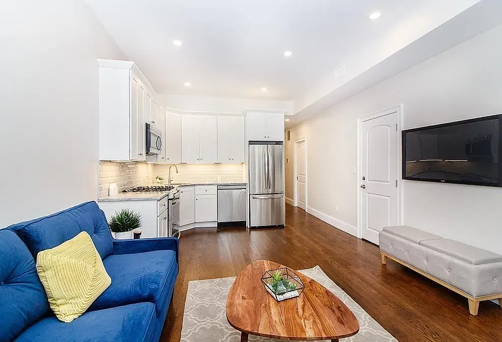 249 Lexington St — Photo 3