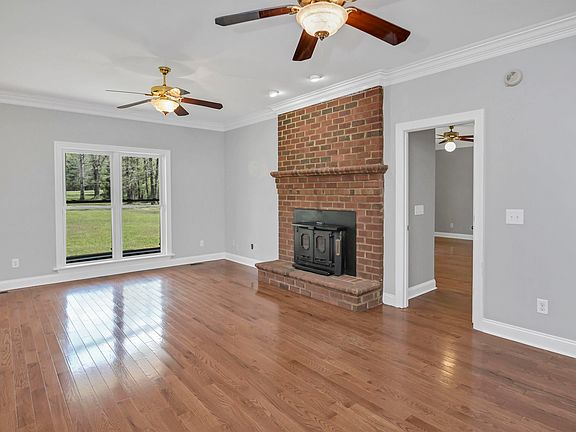 4th image of 944 Cross Creek Rd