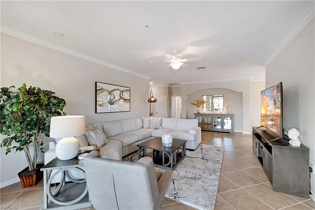 3 bed, 2.0 bath, 2173 sqft, $11,000 — Photo 4