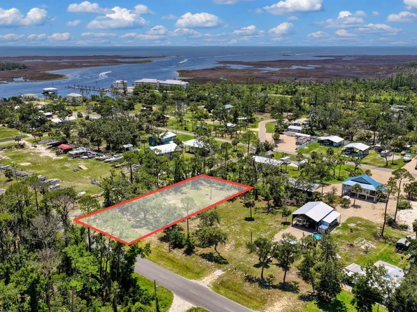 303 2nd St NW, Perry, FL 32359
