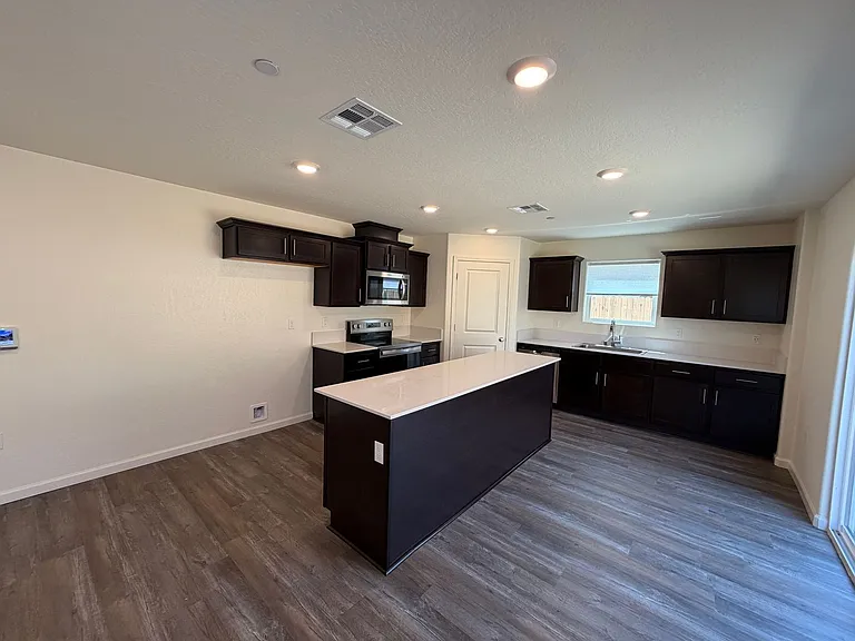 1902 W Meadow Dr — Photo 10