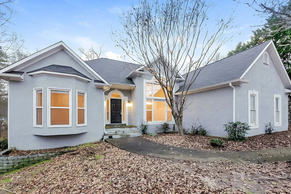 3 bed, 2.0 bath, 1886 sqft, $2,435 — Photo 1
