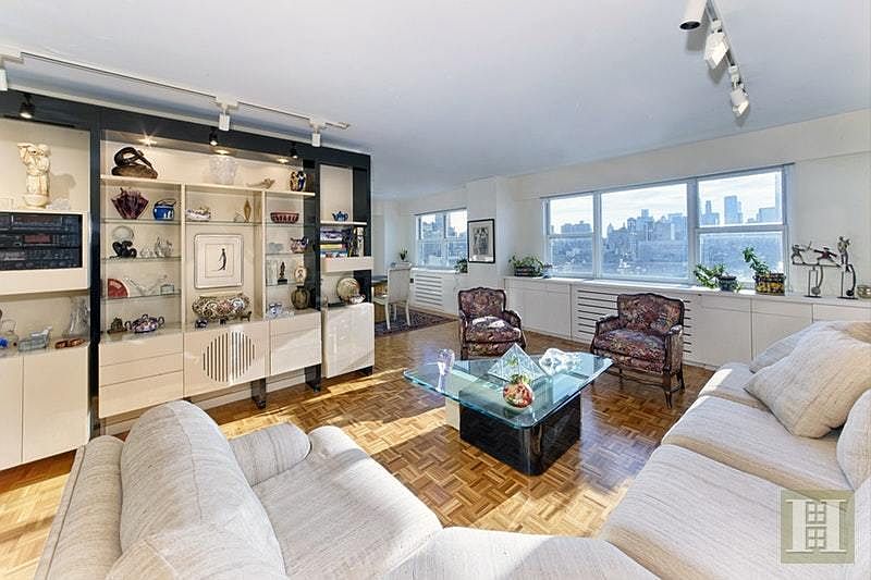 1st image of 101 W 12th St APT 14R
