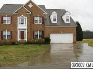 4135 Meadowview Hills Dr, Charlotte, NC 28269