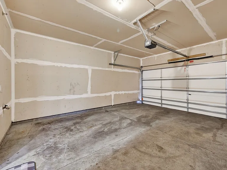 12210 Urbank St NE #B — Photo 10