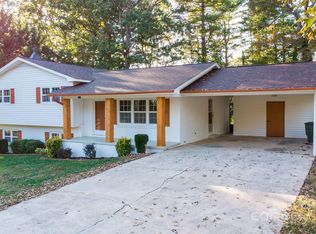 3851 Idlewood Acres Rd, Hickory, NC 28601