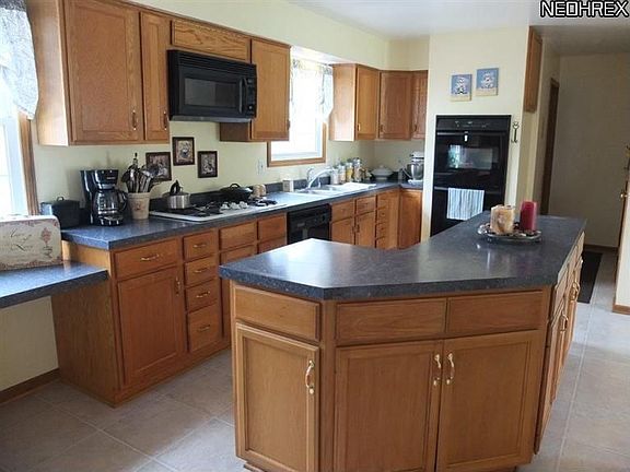 4th image of 7707 Alberta Beach St NE