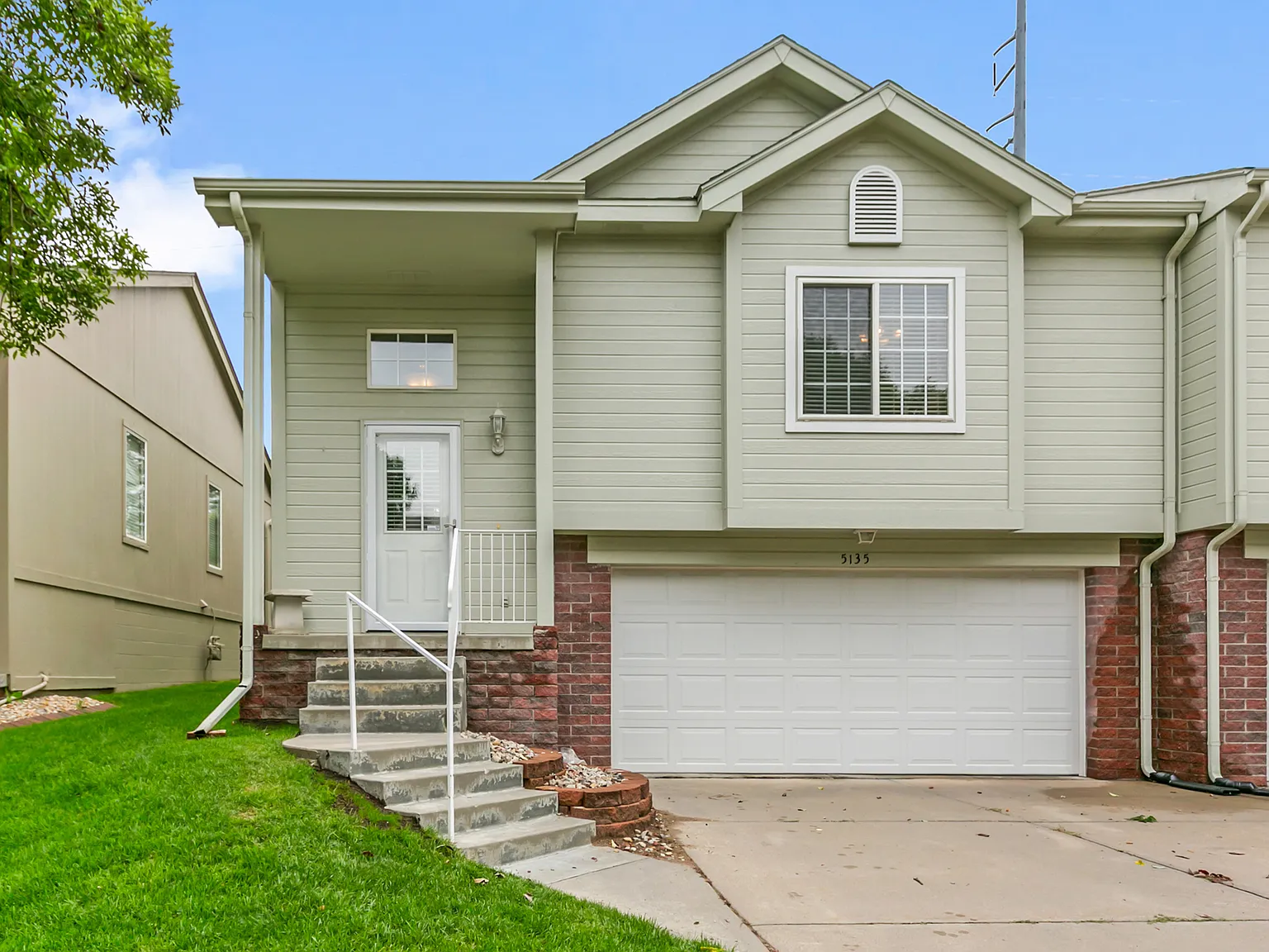 3 bed, 1437 sqft, $2,200 — Photo 1
