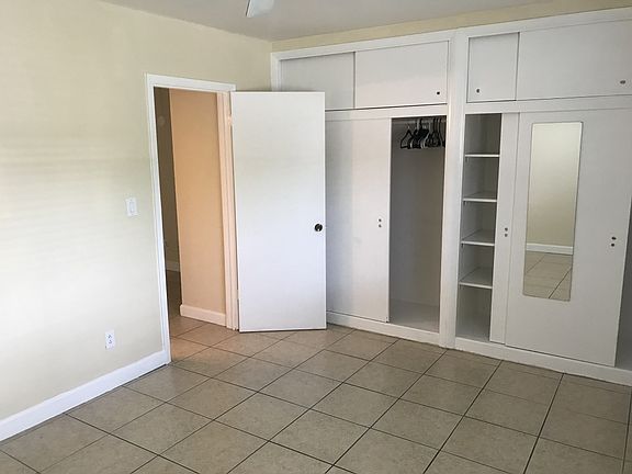 5th image of 715 NW 30th Ct APT 4
