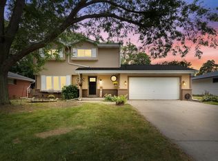 9095 S Annette Pl, Oak Creek, WI 53154