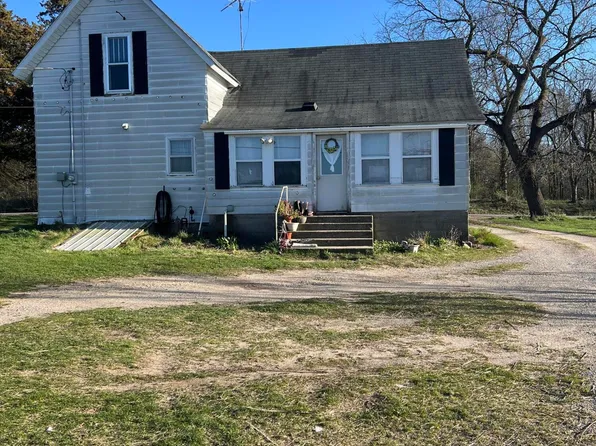 1758 W Fleck Rd, Six Lakes, MI 48886