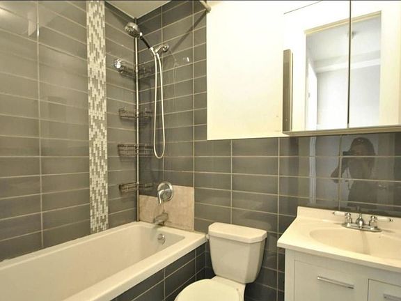5th image of 146 Jefferson Ave #2L