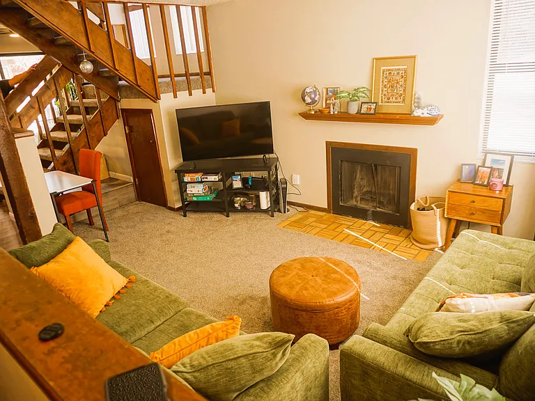 538 Strachan Dr — Photo 2