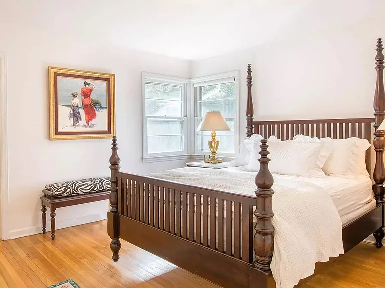 33 Apaquogue Rd — Photo 6