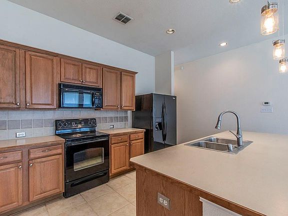 5th image of 3605 Redwood Cir