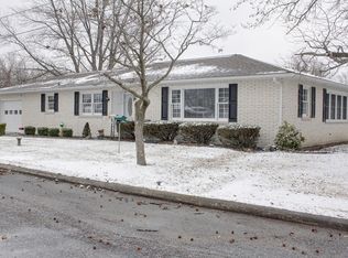 702 Country Ln, Carthage, IL 62321