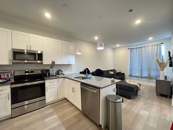 3rd image of 1817 N 2nd St Unit 206