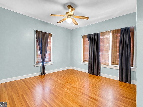4th image of 943 Washington Pl SW