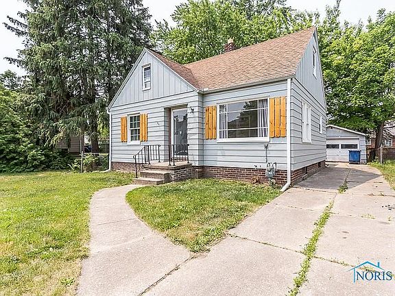2nd image of 2105 Perth St