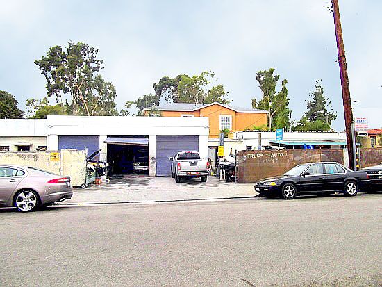 2nd image of 13882 Ramona Pkwy