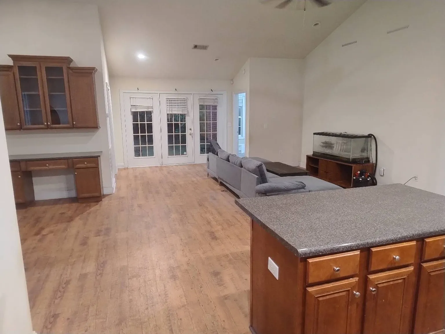 802 W Longleaf Dr — Photo 2
