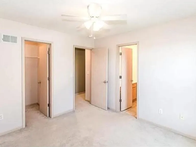 8035 N Lawn Ave — Photo 3
