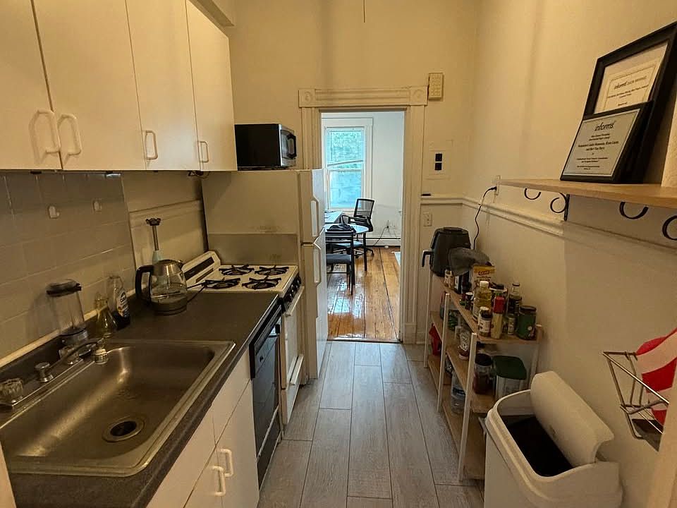 2nd image of 96 Pearl St #2A