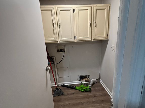 Separate laundry/utility room