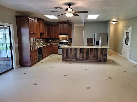 4th image of 110 Kirby Cir