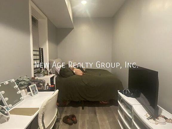 4th image of 1717 Fontain St