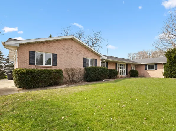306 E Michigan Ave, Three Oaks, MI 49128