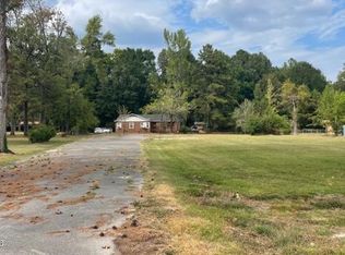 1505 E 3rd St, Forest, MS 39074
