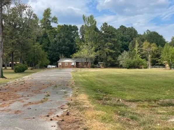 1505 E 3rd St, Forest, MS 39074